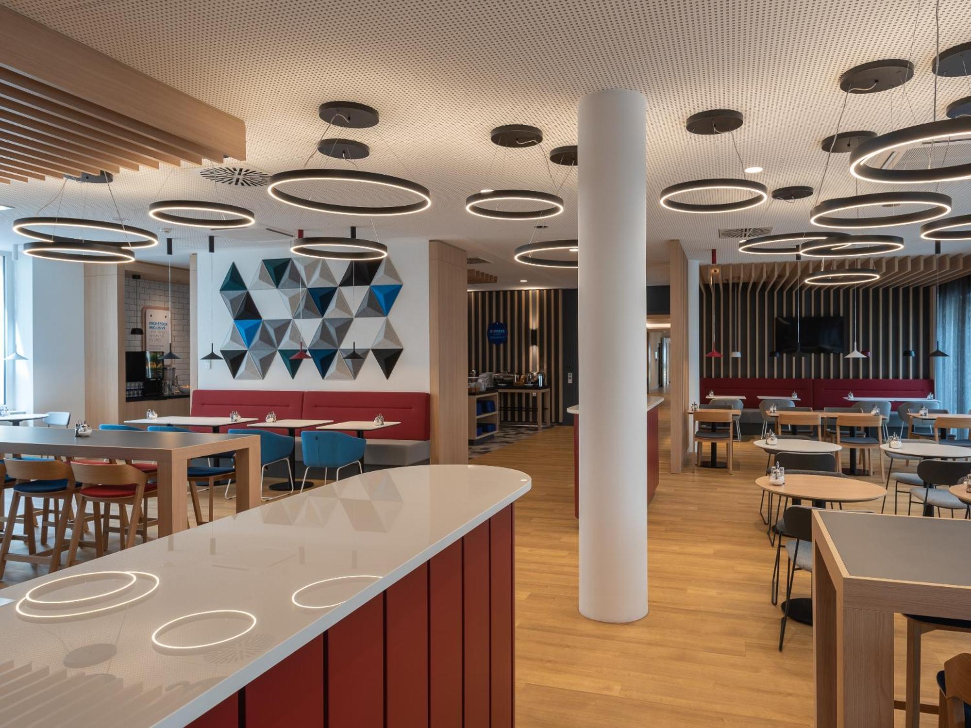 Holiday Inn Express Heilbronn By Ihg ภายนอก รูปภาพ